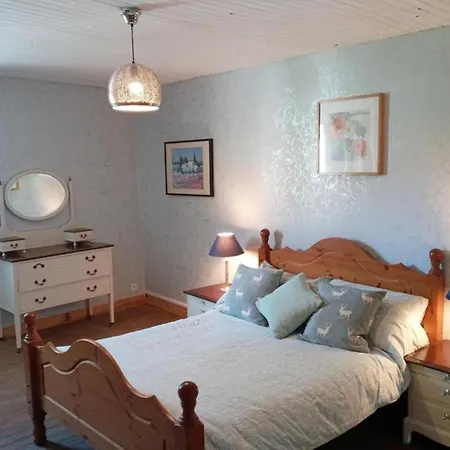 Sleeps 2- Pet Friendly Wifi Free Parking Holiday home *