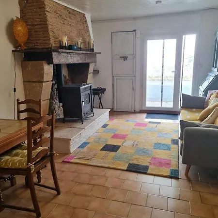 Sleeps 2- Pet Friendly Wifi Free Parking * Montauriol (Lot-et-Garonne)