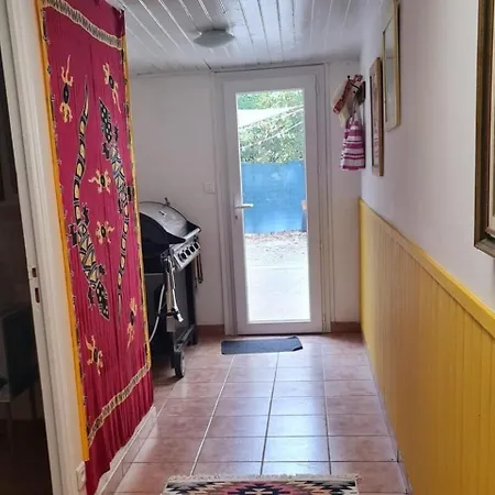 Holiday home Sleeps 2- Pet Friendly Wifi Free Parking