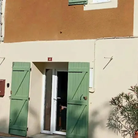Holiday home Sleeps 2- Pet Friendly Wifi Free Parking *